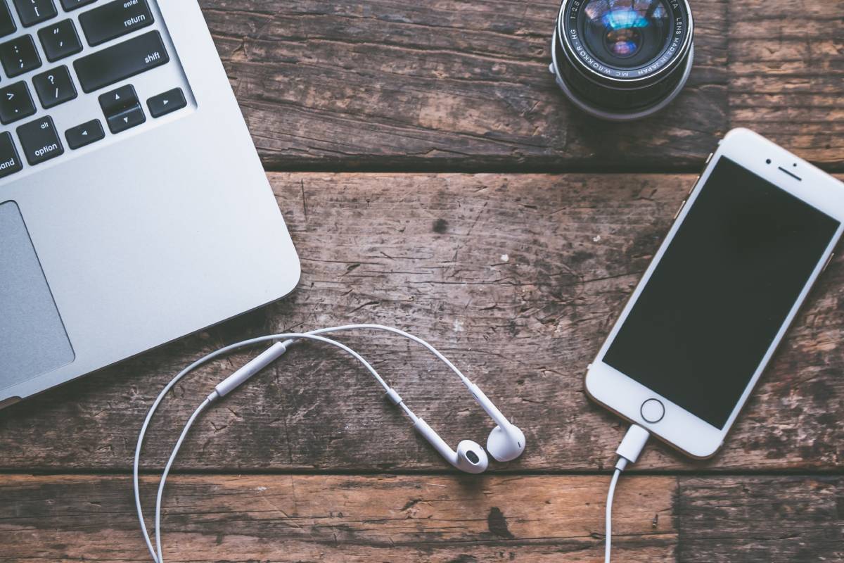 The Best Tech Podcasts to Listen to for the Latest News and Trends